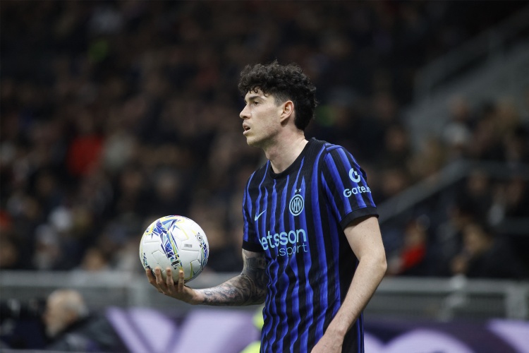 意媒:巴萨传闻影响巴斯托尼专注,31岁还有最后参加世界杯的机会